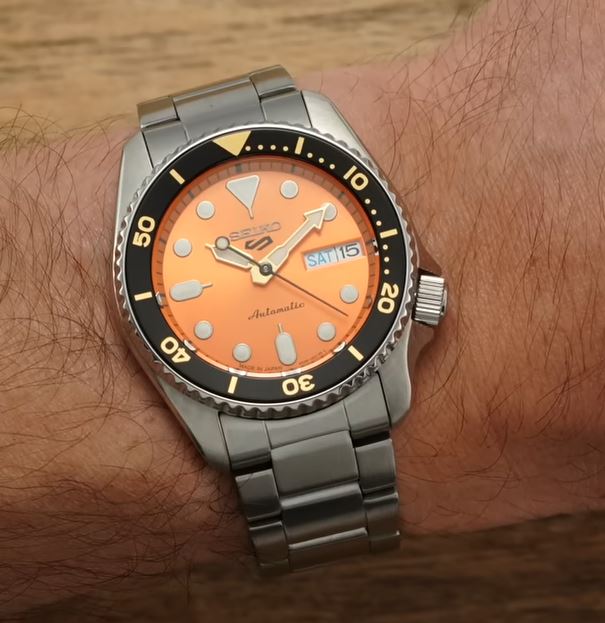 reloj de pulsera seiko 5 sports naranja